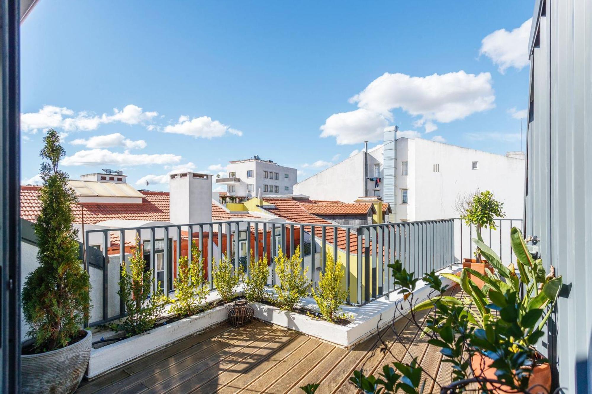 Luxury With Balcony And Shared In The Parque Eduardo Vii Area Lisboa