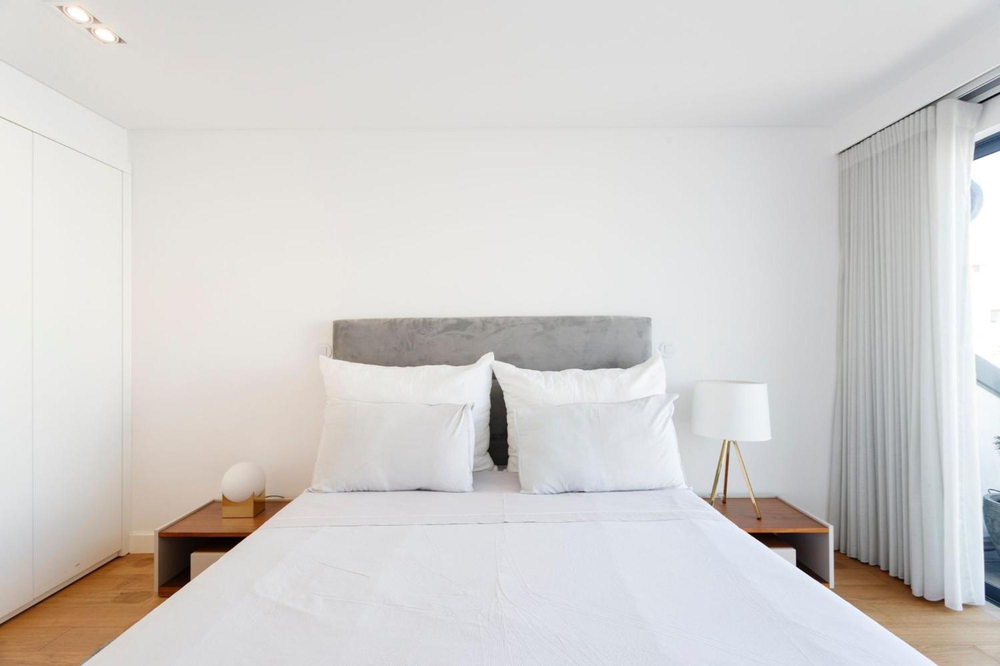 Luxury With Balcony And Shared In The Parque Eduardo Vii Area * Lisboa